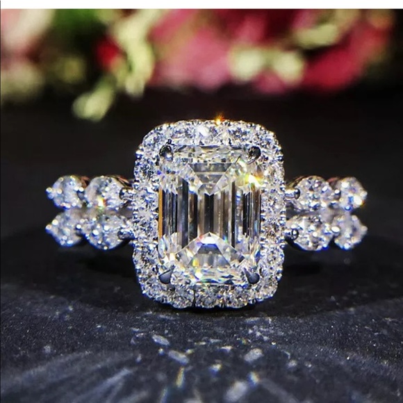 Jewelry - Women’s engagement wedding princess ring SZ 7